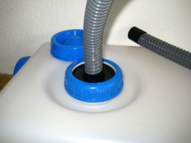 Flexibler Schlauch 1m, D 32mm mit integriertem Schraub-Verbindungsstück für Öffnung 60 mm oder 100mm Art-. 2008/6